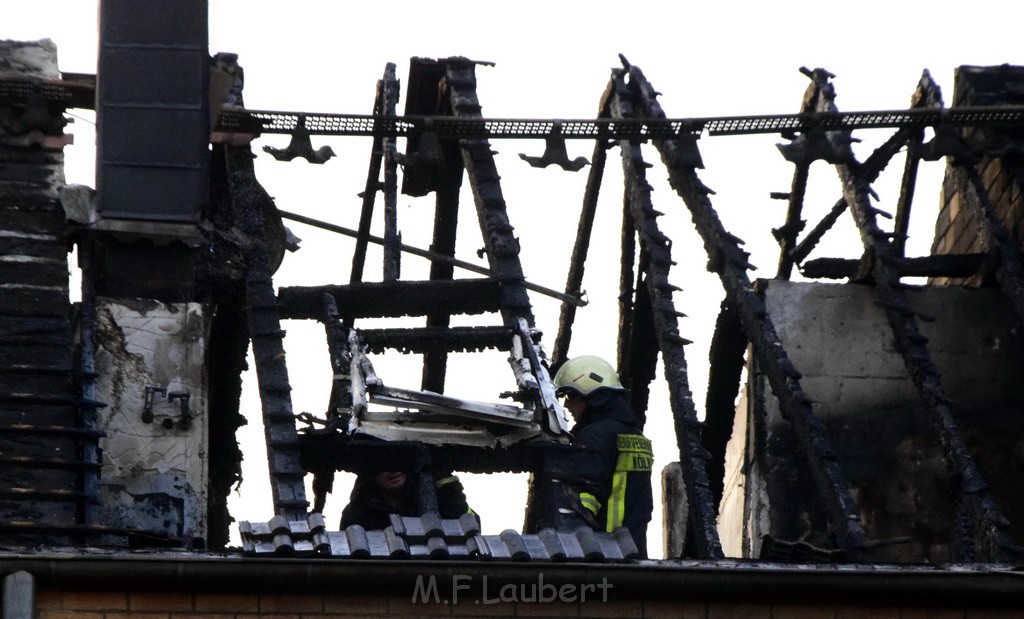 Feuer 2 Vollbrand Reihenhaus Roggendorf Berrischstr P184.JPG - Miklos Laubert